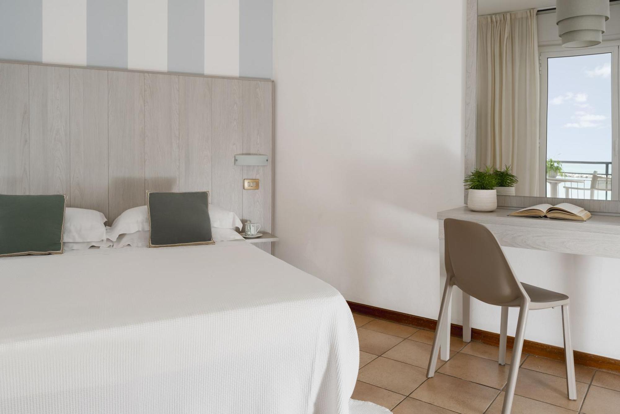 Hotel Roxy & Beach Чезенатико Екстериор снимка